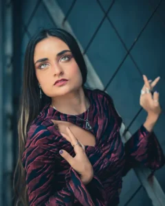Morgana Montes – Modelo Petit y Artista Gráfica desde Sevilla – España
