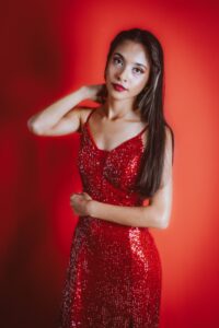 Mónica Mendoza: sensualidad, elegancia y fuerza femenina en la moda
