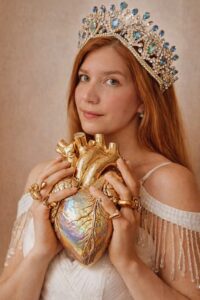 Liz Tocci – Autora Internacional «Quindi Regina»